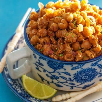 Spicy, fried chickpeas